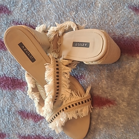 Shoes - Picture 4 of 6